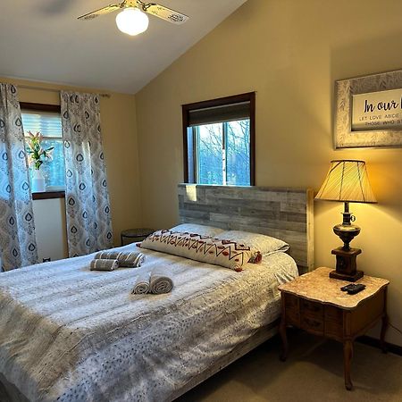 Wow!! Ultimate Pocono Retreat, Hot Tub, Game Room, Deck, Lakes, Skiing, Pools Long Pond Luaran gambar
