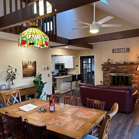 Wow!! Ultimate Pocono Retreat, Hot Tub, Game Room, Deck, Lakes, Skiing, Pools Long Pond Luaran gambar