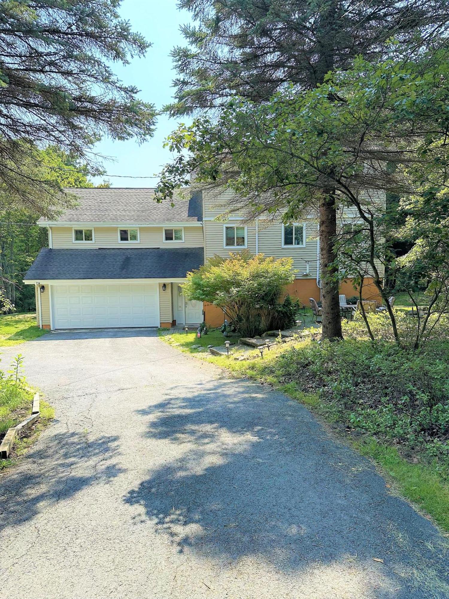Wow!! Ultimate Pocono Retreat, Hot Tub, Game Room, Deck, Lakes, Skiing, Pools Long Pond Luaran gambar