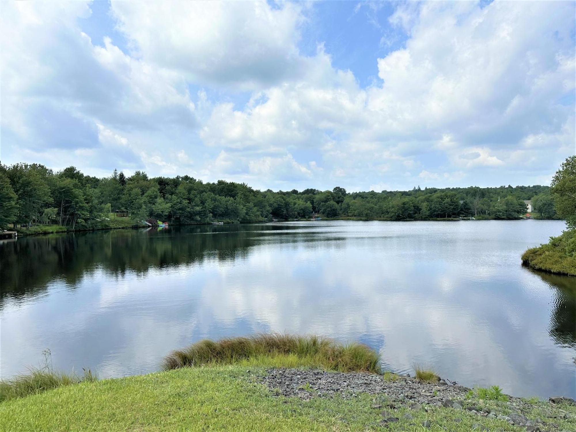 Wow!! Ultimate Pocono Retreat, Hot Tub, Game Room, Deck, Lakes, Skiing, Pools Long Pond Luaran gambar