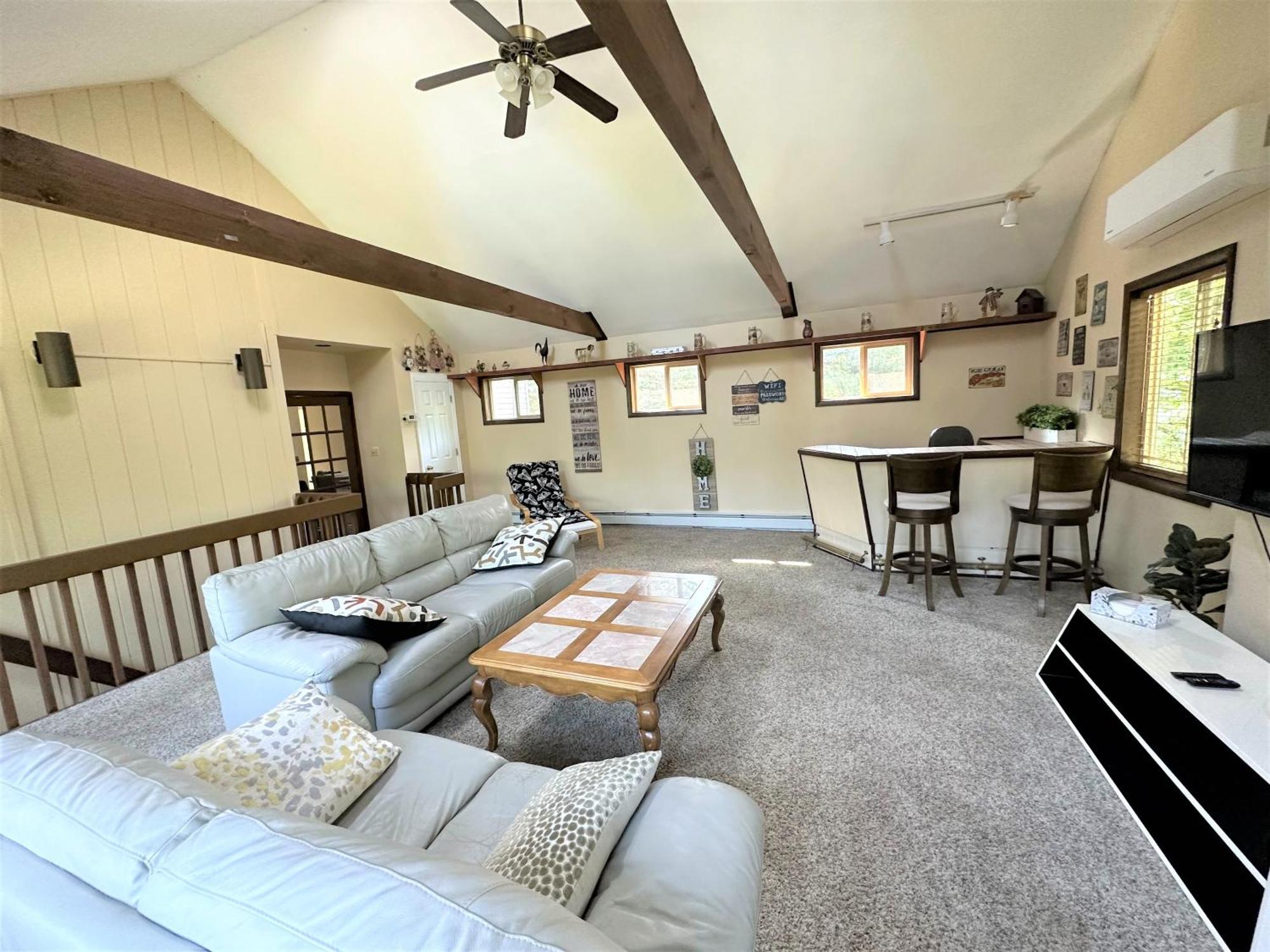 Wow!! Ultimate Pocono Retreat, Hot Tub, Game Room, Deck, Lakes, Skiing, Pools Long Pond Luaran gambar