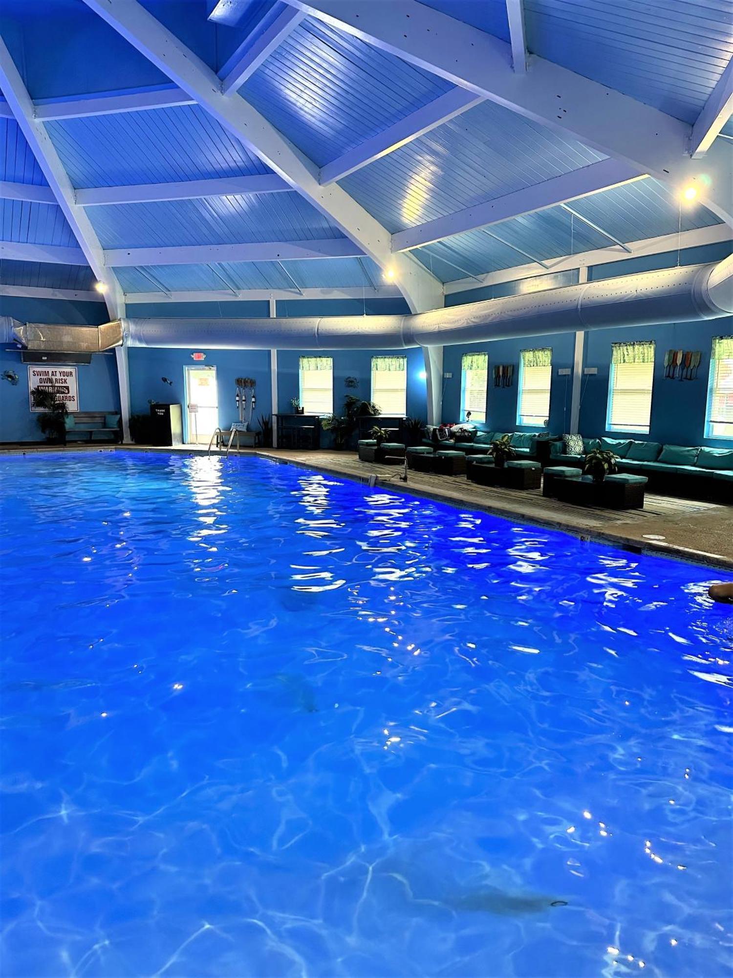 Wow!! Ultimate Pocono Retreat, Hot Tub, Game Room, Deck, Lakes, Skiing, Pools Long Pond Luaran gambar