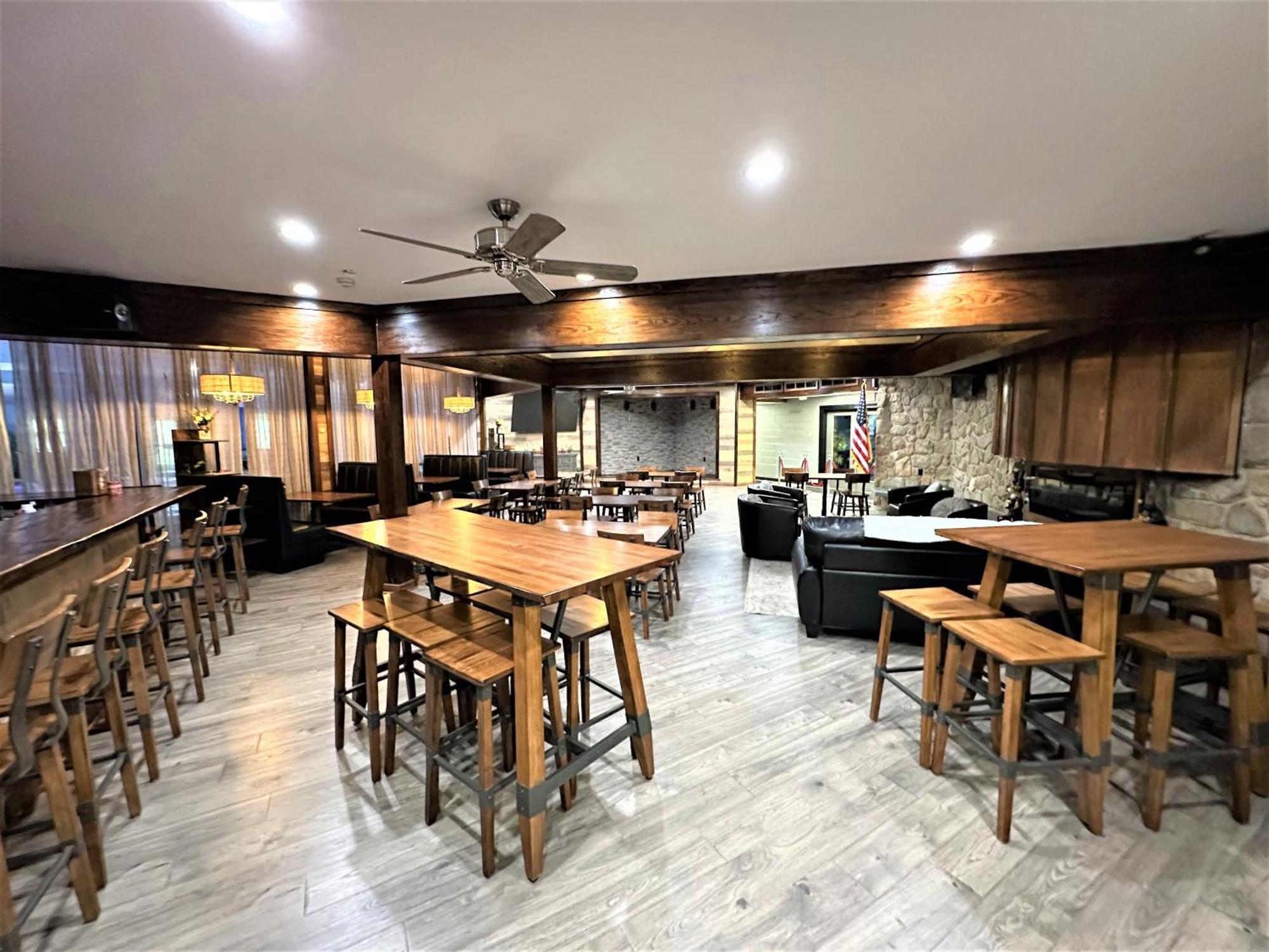 Wow!! Ultimate Pocono Retreat, Hot Tub, Game Room, Deck, Lakes, Skiing, Pools Long Pond Luaran gambar