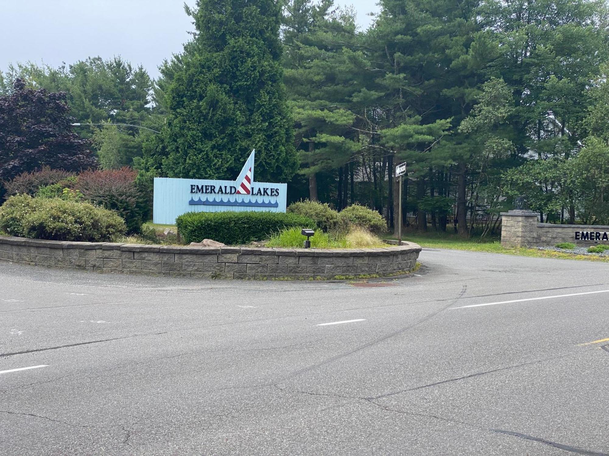 Wow!! Ultimate Pocono Retreat, Hot Tub, Game Room, Deck, Lakes, Skiing, Pools Long Pond Luaran gambar