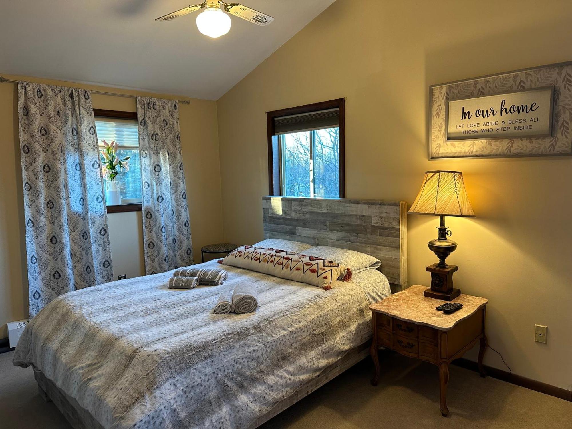 Wow!! Ultimate Pocono Retreat, Hot Tub, Game Room, Deck, Lakes, Skiing, Pools Long Pond Luaran gambar